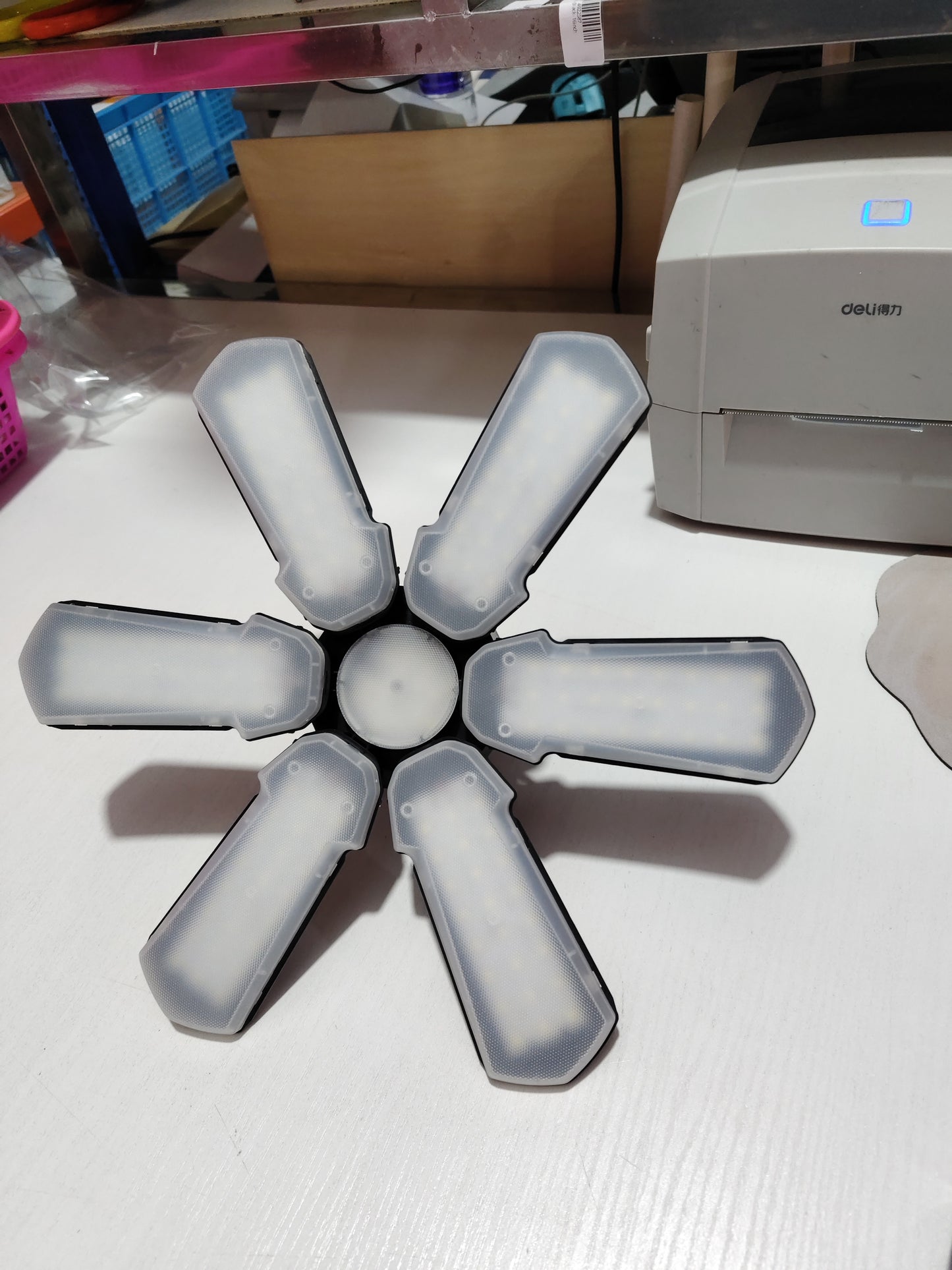 LED Garage Deformable 6-Leaf Light – Foldable Industrial Ceiling Lamp