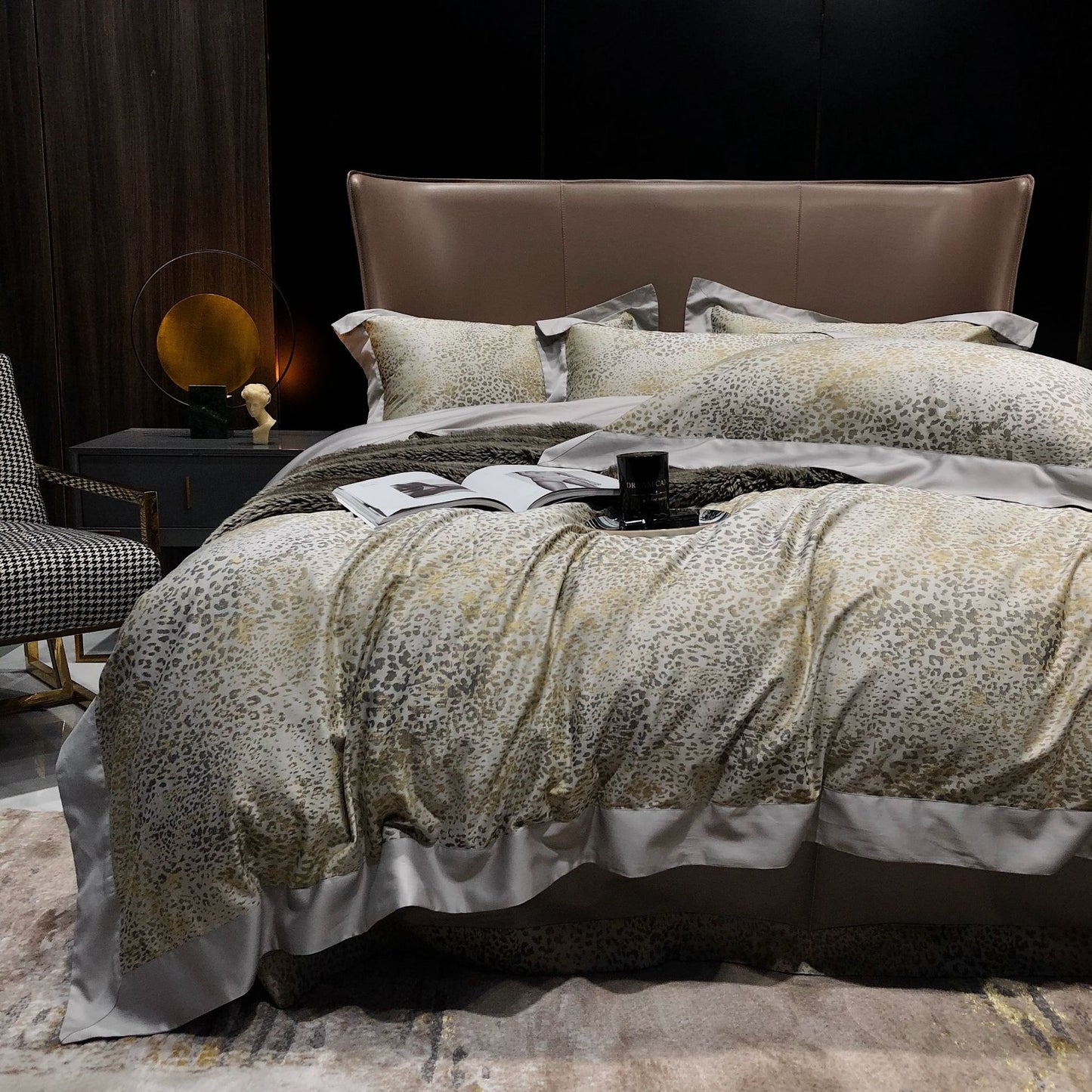 Four Piece Cotton Leopard Print Bedding Set Duvet Cover Stylish Luxury Bed Sheets Set for Bedroom Decor