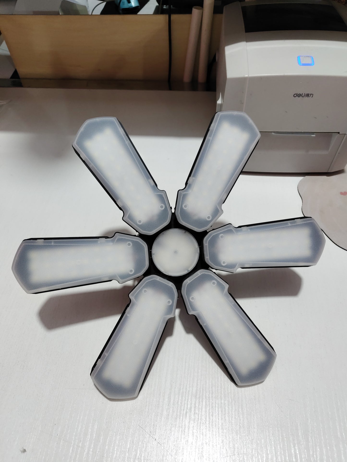 LED Garage Deformable 6-Leaf Light – Foldable Industrial Ceiling Lamp