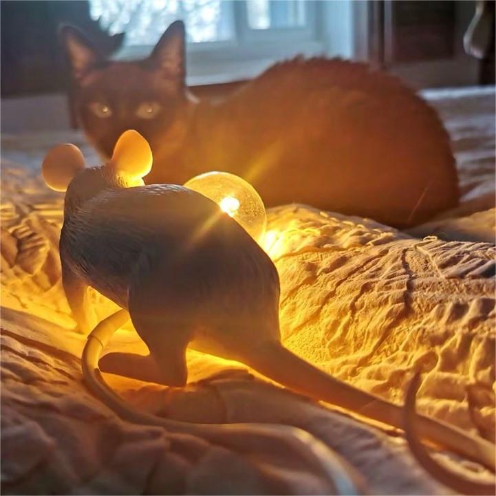 Nordic Resin Mouse Table Lamp Creative Mini LED Desk Night Light Decorative Rat Lamp for Bedroom & Study