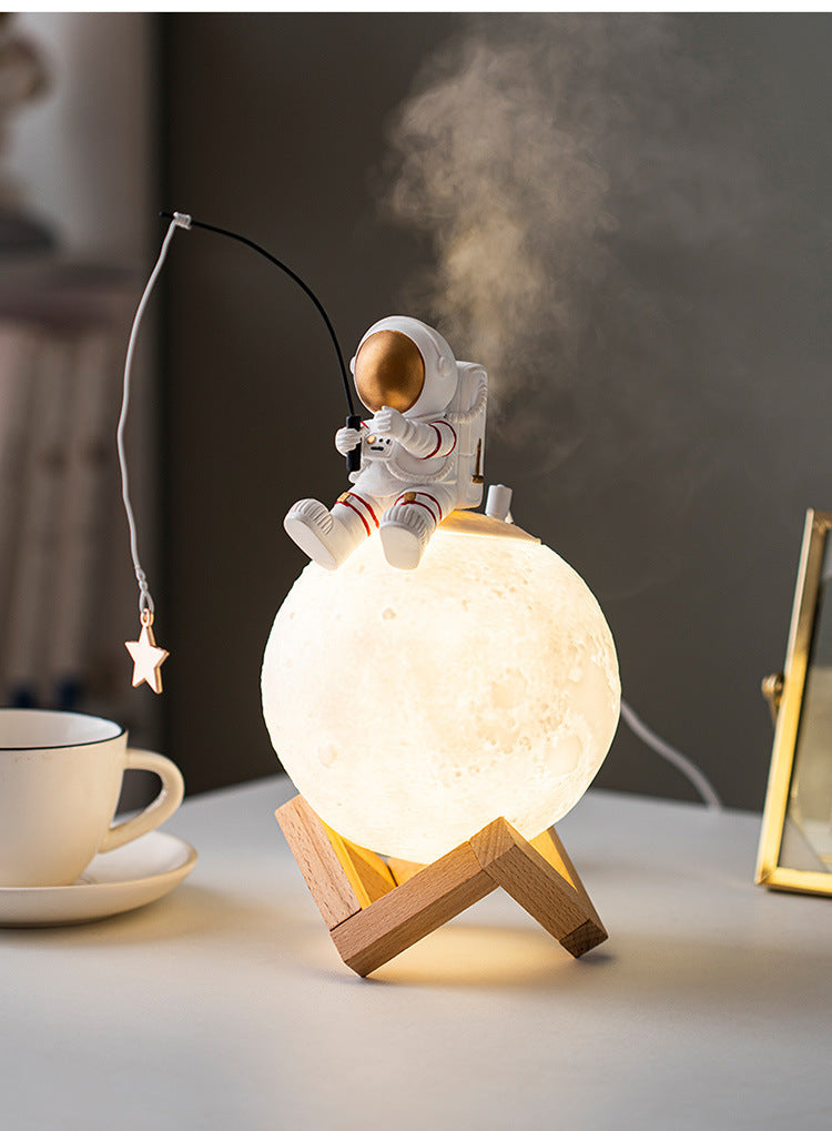Astronaut Figurine Humidifier Resin Space Man Mini Night Light Cold Fog Air Diffuser Home Decoration Accessories